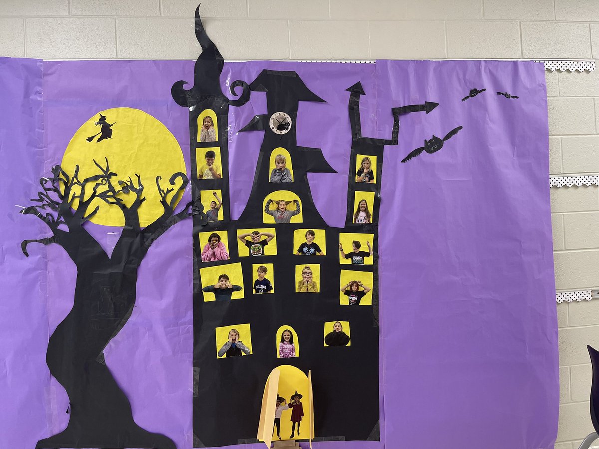 MissColeEC's tweet photo. A very happy Halloween in grade 4! @OJRSDEC https://t.co/oWRigLWjhC