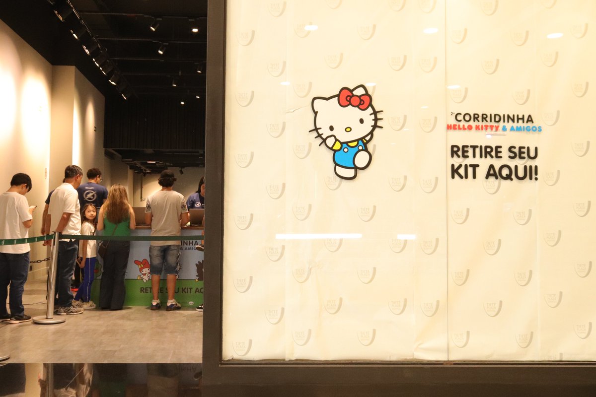 MundoEbicen's tweet photo. Corrida com a Hello Kitty no Tietê Plaza no dia 23/10. Nunca tinha vista a HK correndo, 😄🏃‍♀️

#corridinhahellokitty #hellokitty #shoppingtieteplaza #glicosnack #mundoebicen https://t.co/O05QTqOJQH