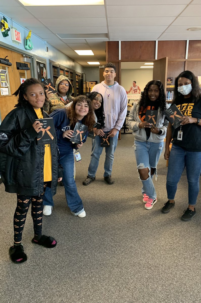 LayneLMS's tweet photo. #BookClub 2022-23! I keep forgetting to capture pics of the 1st lunch crew. I 💛engaging with my 37+ @LouisvilleCHS students each week! #ReadingIsCool #Jcpslibraries https://t.co/pinckEI2xO