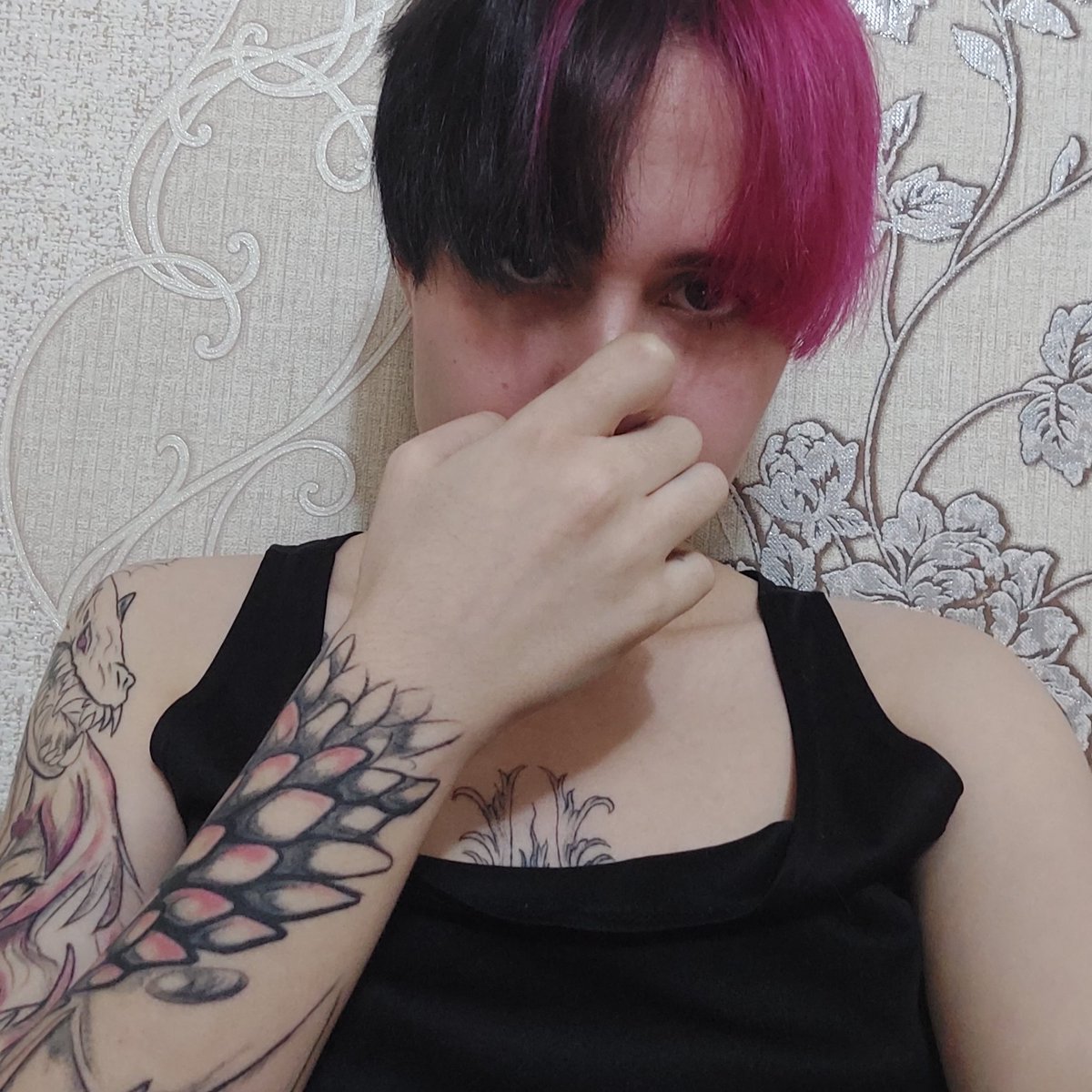 pompandaa's tweet photo. Ща уссусь. Разница в пол года https://t.co/gqg2gJdYPM