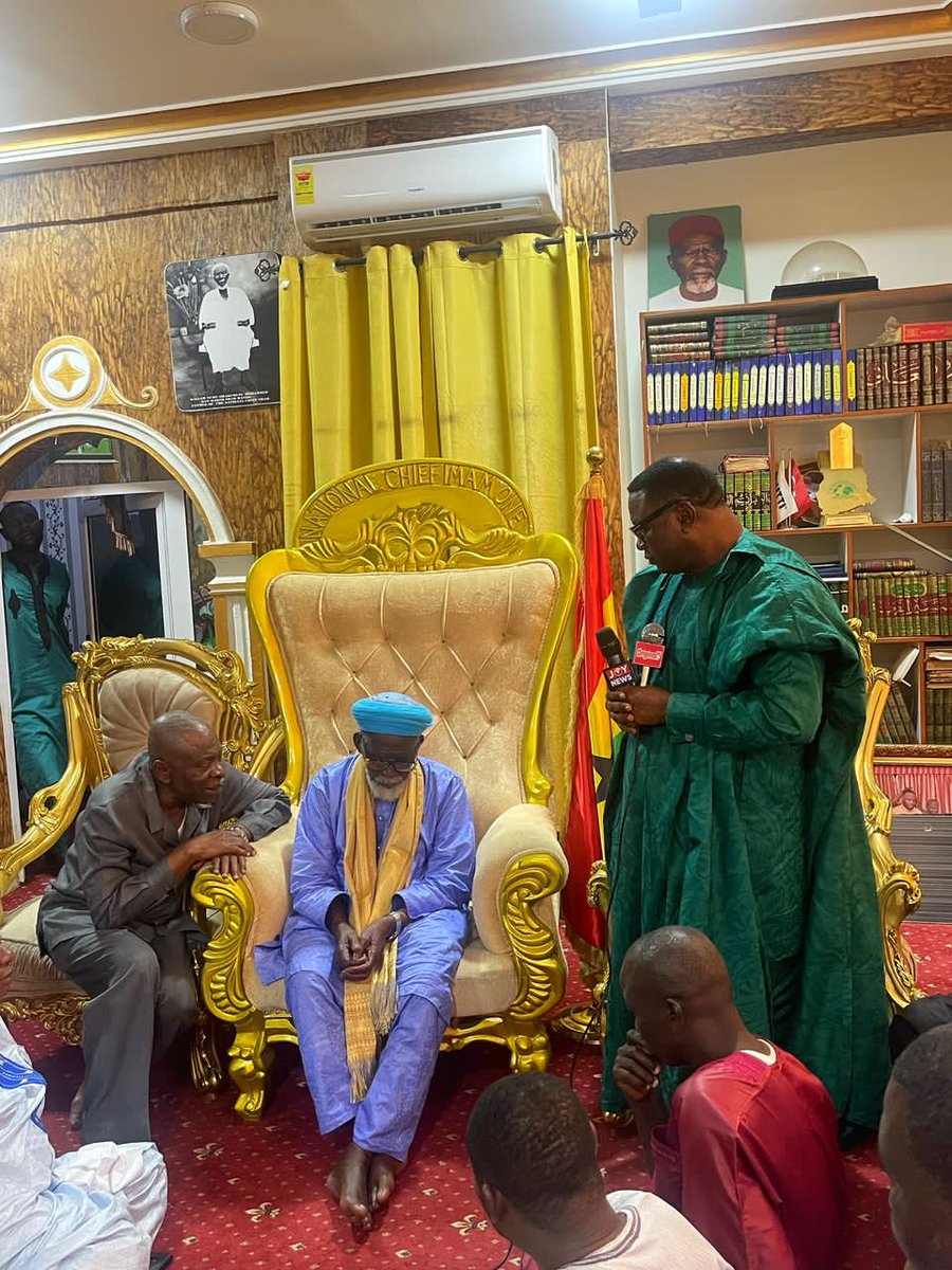 Afriyie_Ankrah's tweet photo. Comrades, I paid a courtesy call on my Father &amp; Friend Sheikh Osman N. Sharubutu, the National Chief Imam. 

As always Sheikh shared with me Devine Words of Wisdom, Blessings &amp; Encouragement for the task ahead. 

To the Venerable Sheikh I say Barakallah fik #EAA4GS #CHOICE4CHANGE https://t.co/BFZMnfSucG