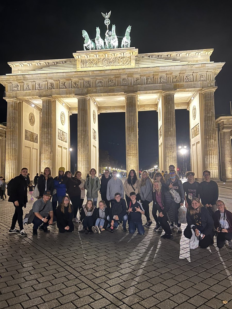 EPA_Humanities's tweet photo. Wednesday night saw some of us take a stroll into Berlin and see the sights lit up. Lots of chances for great pictures. https://t.co/DSWr7r2QrL