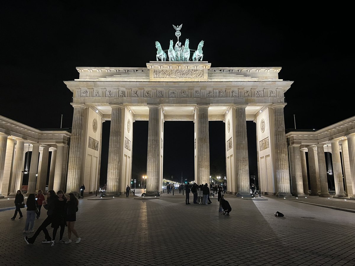 EPA_Humanities's tweet photo. Wednesday night saw some of us take a stroll into Berlin and see the sights lit up. Lots of chances for great pictures. https://t.co/DSWr7r2QrL