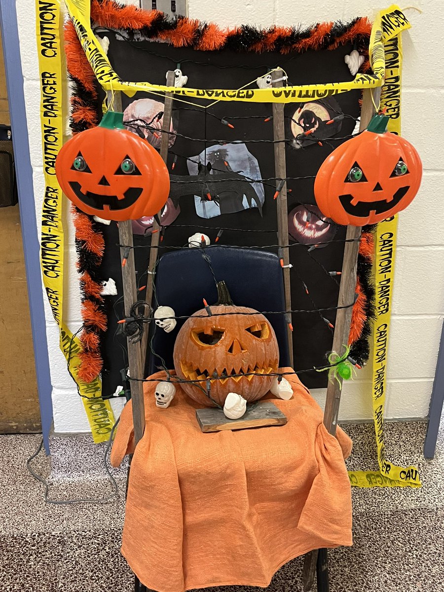 rendaj6's tweet photo. Thank you to our CSPC for donating the pumpkins for our Pumpkin Decorating Competition. All classes had a lot of fun planning and preparing for the day. Congratulations to the winning classes 🎃 @mslauranigro @SFX_TCDSB https://t.co/itPEds1vZJ