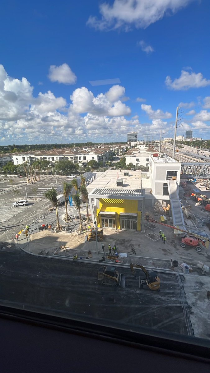 OfficialJoelF's tweet photo. .@GoBrightline Aventura Station has the parking lot paved and striped, bright yellow entrance, new palm trees and solar panels near pick up/drop off area 🚆 https://t.co/miYBA61XWV