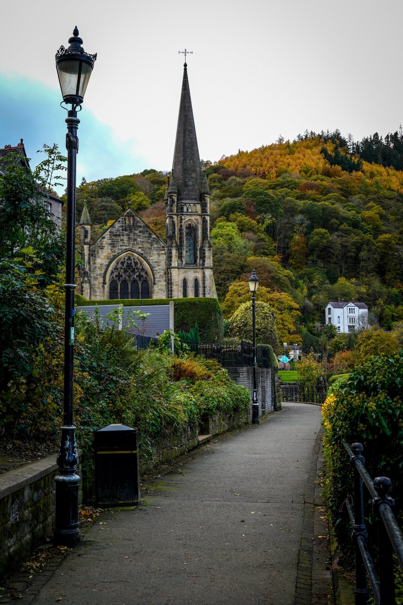 ProAdventure's tweet photo. The changing colours of autumn in Llangollen.
The town is very photogenic at this time of year. The Llangollen tails up in the hills around the town are full of the colours of autumn.
📸#LoveLiveLocal #LLangollen #Proadventure #Autumn https://t.co/ft445JqJzY