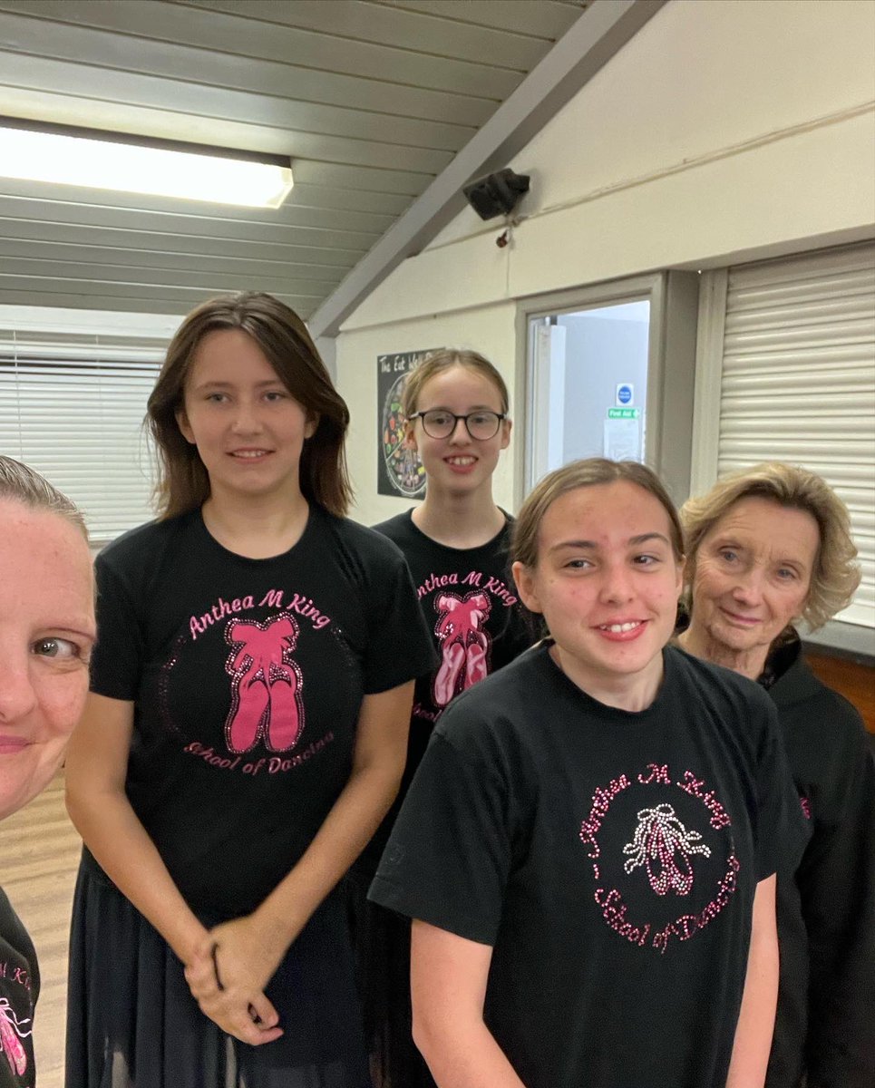 antheaking2's tweet photo. A small class this evening so we had more cakes to share and enjoy quality time together as well as dancing to themed music 🩰… Happy Halloween 🎃 and stay safe everyone 🧡xx
#themedclass #antheamkingschoolofdancing #halloween2022 #Barry #qualitytime #halloweentreats https://t.co/erEf29bkpc