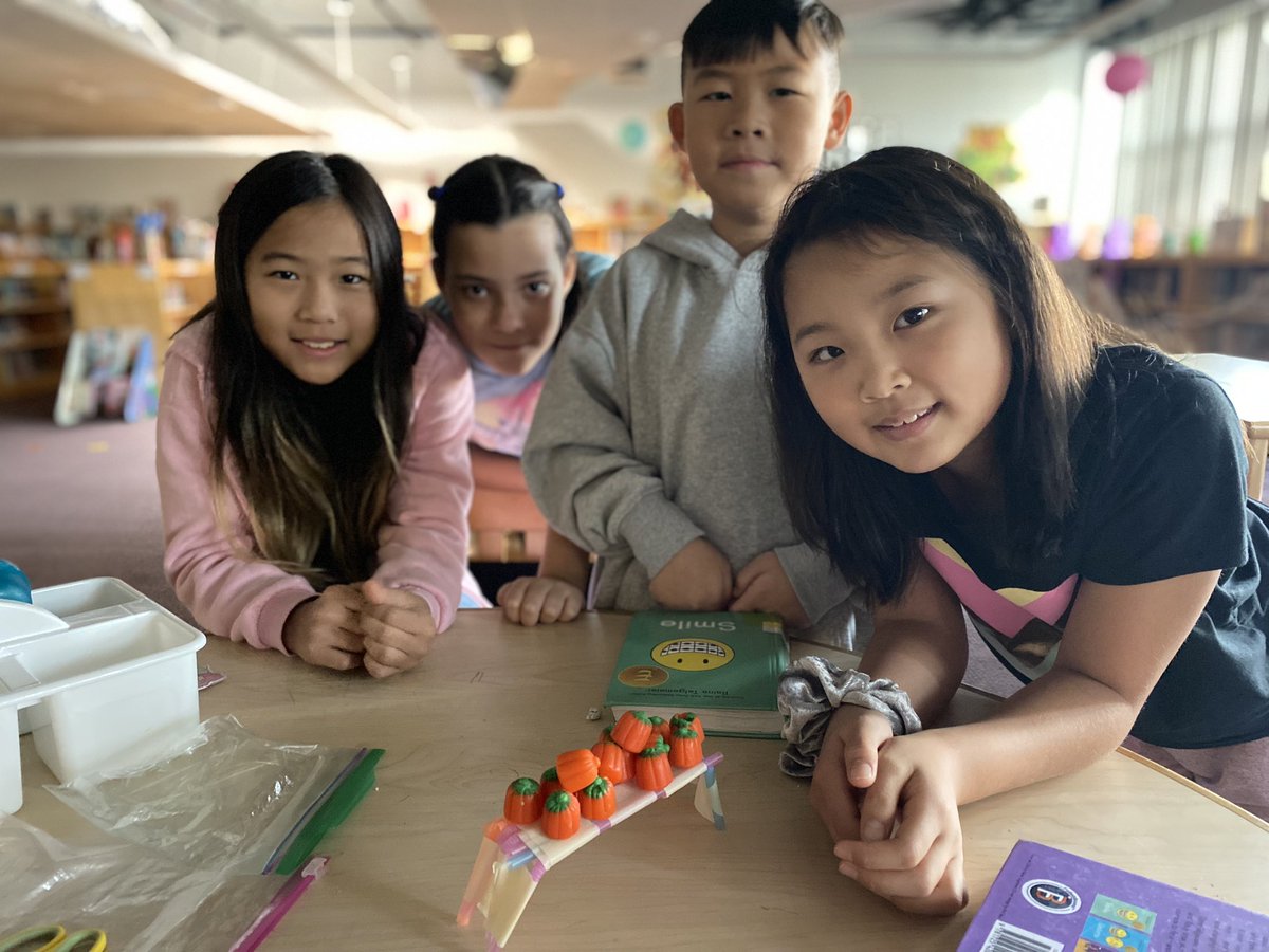 POBSRLIBRARY's tweet photo. October STEM Challenge Fun in the SR Library. Fourth grade students worked in teams to build a witch’s broom prototype. @MrsPsihogiosPOB @BWileyPOB @POBSchools @MrsWintersSR https://t.co/n0s4JlmFKB