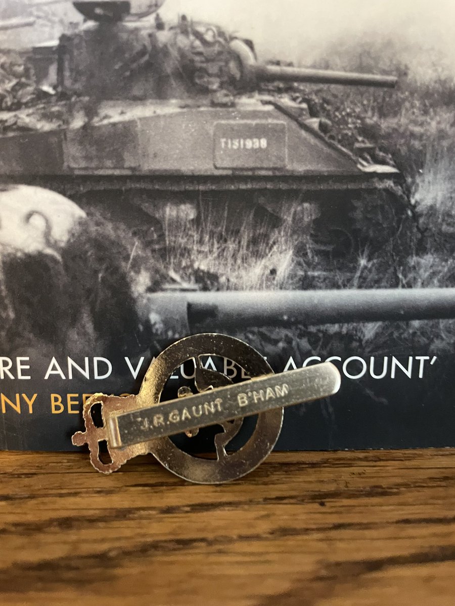 todd_kehoe's tweet photo. Thanks @James1940, for teaching myself of the late @Stanperey23 (who I had the pleasure chatting with on Twitter last year) &amp; the #SherwoodRangers. #WeHaveWays to make my #AmericaAndFriends #IC bookshelf even cooler with a real SRY beret badge. Superb what you can get on eBay. https://t.co/i2npUgWK3Z