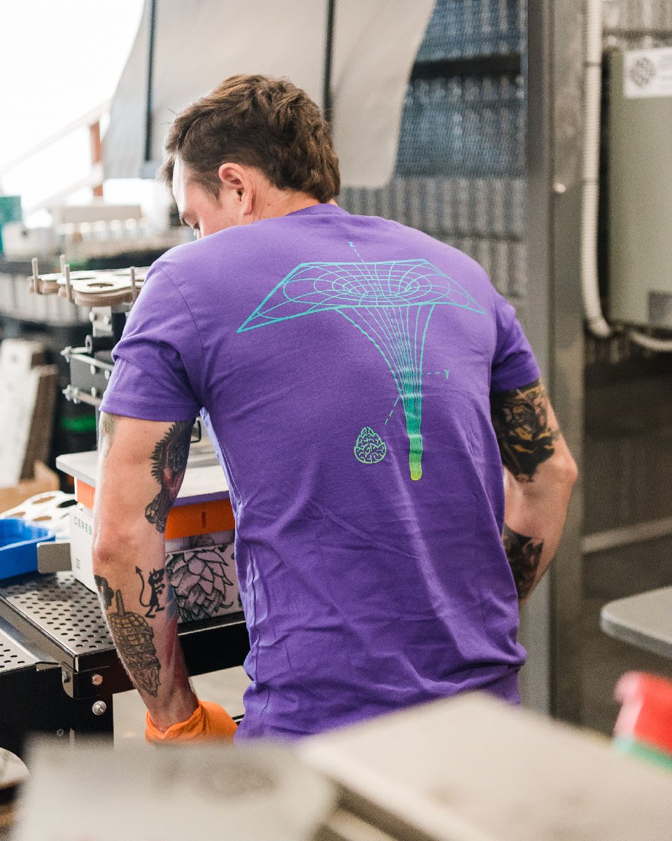 #𝗥𝗜𝗣𝗣𝗜𝗡𝗚𝗧𝗛𝗥𝗢𝗨𝗚𝗛𝗗𝗜𝗠𝗘𝗡𝗦𝗜𝗢𝗡𝗦 bisects the metaphorical planes of innovation &amp; tradition. This #WestCoastPaleAle uses a blend of classic hops with a thiolized atypical yeast

Pick up a 4-pk today or try it on draft, don’t forget to snag a tee while you’re here!