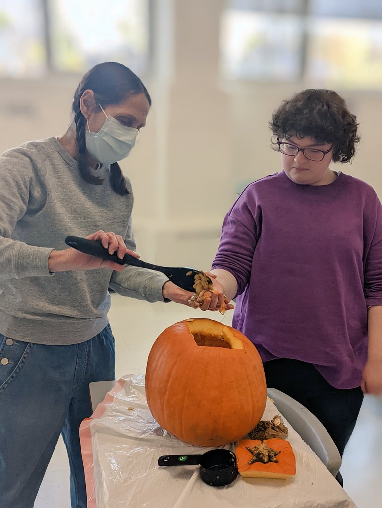 MsBJones12's tweet photo. 🎃Halloween Fun Friday🎃 @NotreDameOCSB https://t.co/7IRlnTObLp