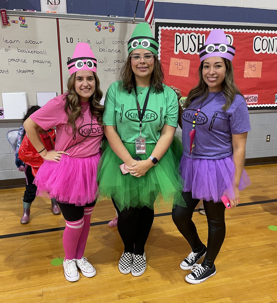 rebecamhill's tweet photo. The day the crayons quit π @BethuneBulls #characterbookday #kinder https://t.co/kUaGzc2b82