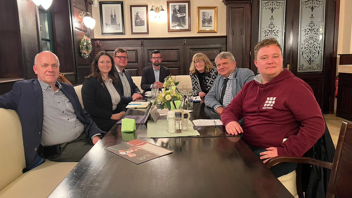 ThomasRieke_EU's tweet photo. Viele neue Ideen pro Europa heute in Halle (Saale): Konstituierende Sitzung des neuen Landesvorstandes der überparteilichen @EuropaUnionDE Sachsen-Anhalt: Th. Rieke,  @kbr_europa,  @JB_CDU, M. Lingner, K. Mogdans, R. Lüders, F. Elbs.
https://t.co/p6jJXvufK5 https://t.co/2FM6o2Ql4X