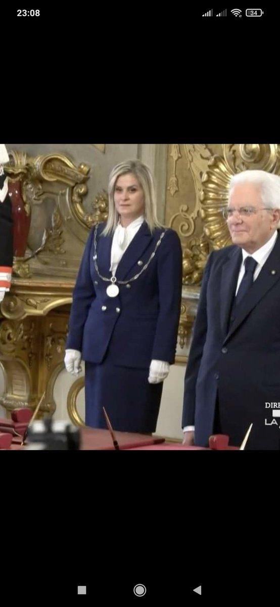 barocc0's tweet photo. @welikeduel Mah! Simona Ventura che ci fa li'? 😅 https://t.co/24TqKZCkJD