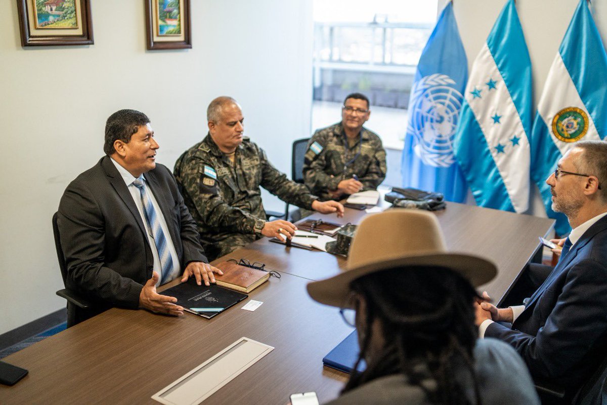ONUHonduras's tweet photo. .@UNESCOsanjose y @Sedenahn trabajarán juntos para fortalecer las capacidades de las fuerzas de seguridad y establecer mesas de diálogo para militares y periodistas. Estos proyectos se llevarán a cabo en el marco de cartas de cooperación que ambas entidades intercambiaron ayer. https://t.co/BDELh6bjlz