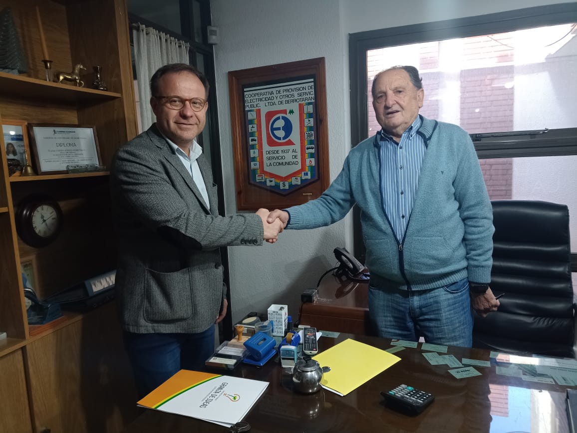 yvontesio's tweet photo. Firma de convenios en Berrotaran https://t.co/fOsYkGb4nH