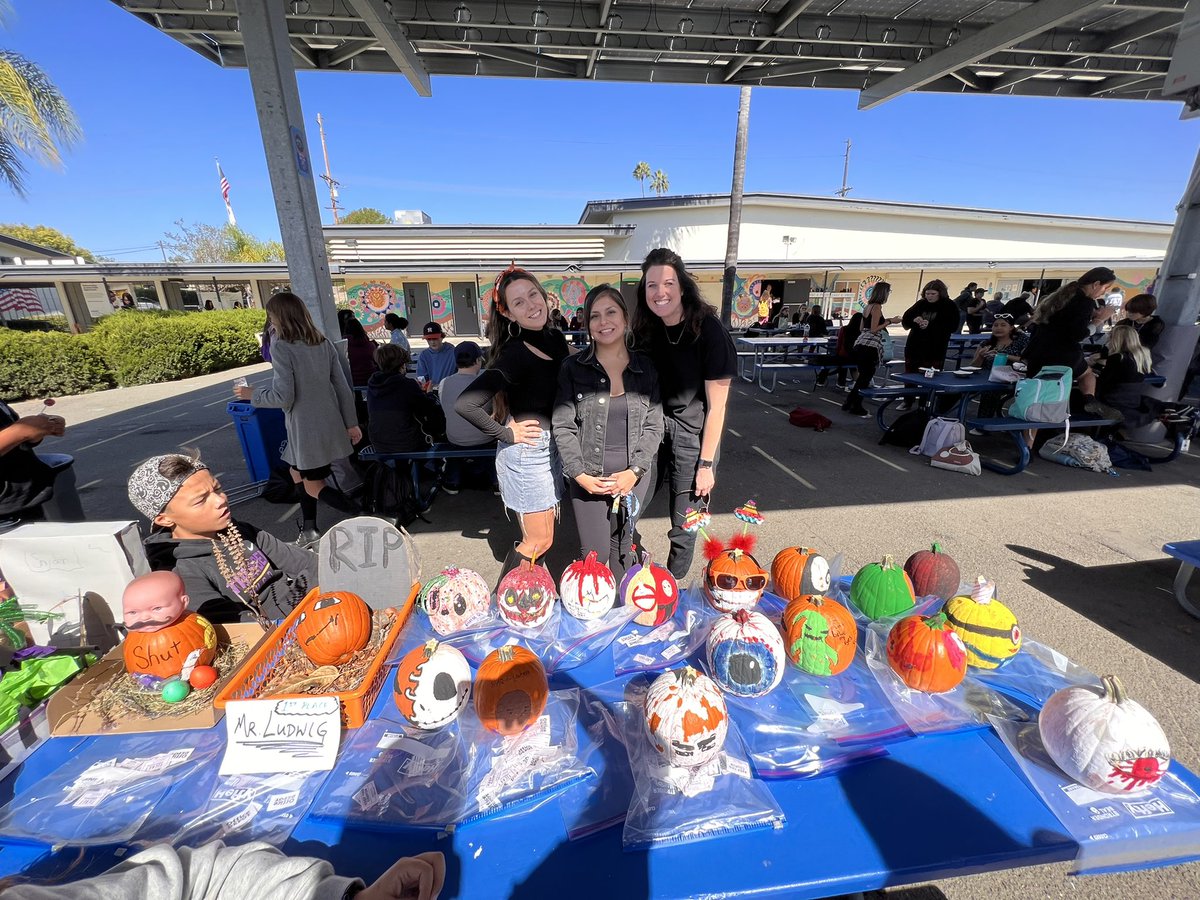 <a href="/VIDASHARKS/">VIDA (6-8 Magnet)</a> getting into the fall spirit thanks to <a href="/VIDASharksASB/">VIDA Sharks ASB</a> love seeing the creativity from the different classes <a href="/emilyadlervida/">Emily Adler</a> <a href="/mrsruizvida/">Katie Ruiz</a>