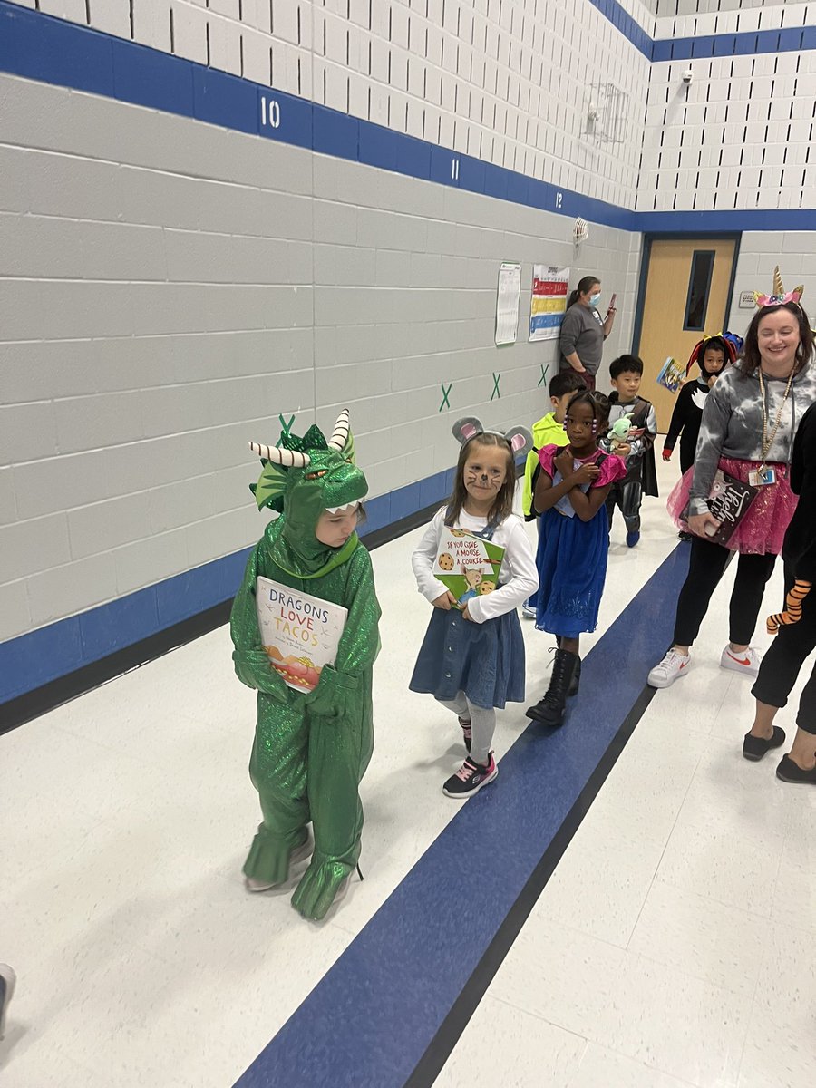 Harrington_El's tweet photo. What a successful Red Ribbon Week! Today was a blast for everyone. Our staff and students enjoyed dressing up as their favorite book character. It was a joy to see all of our students passion and love for their favorite books! https://t.co/twSezuB1pU