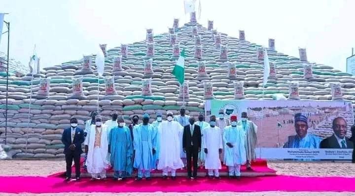 OsitaAmakeze's tweet photo. How far?
The rice pyramid! https://t.co/REDGmBVOru