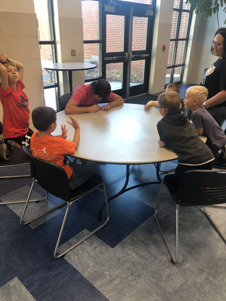 Mandery's tweet photo. 2/4 Our littles love it when they get to interact with the big kids! #packpartners #emwolves https://t.co/TwV9Hw5UeJ
