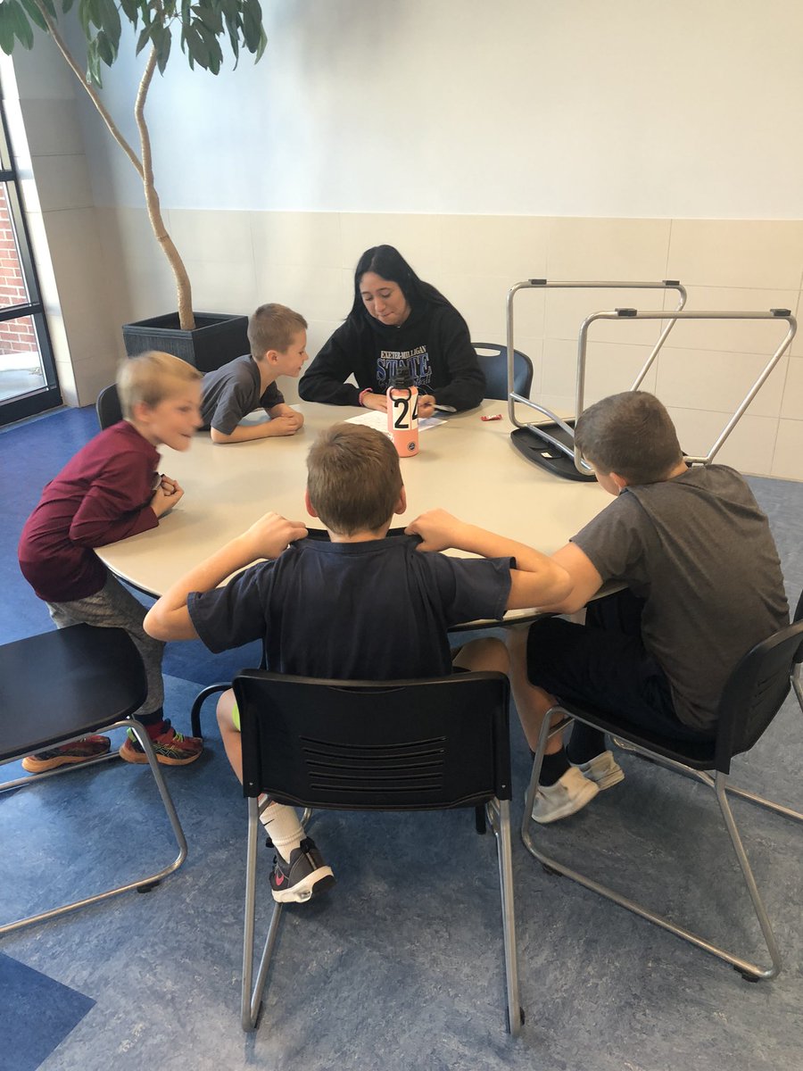 Mandery's tweet photo. 2/4 Our littles love it when they get to interact with the big kids! #packpartners #emwolves https://t.co/TwV9Hw5UeJ