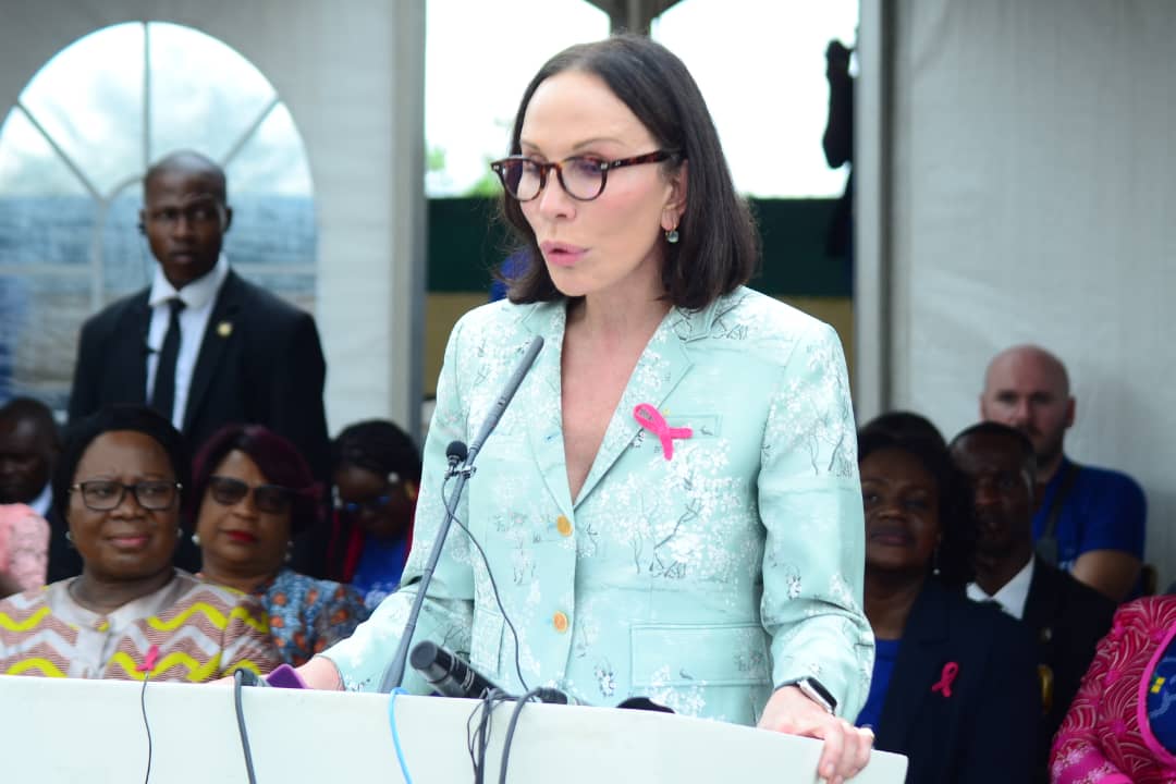 Smndong's tweet photo. Dans le cadre associatif, j'ai participé avec d'autres au lancement de la campagne du programme Gabon-Égalité en ma qualité de Secrétaire Général de la @MCOyeck .
#continuons #mco1957 #oyeck https://t.co/sdwZaIcEPp