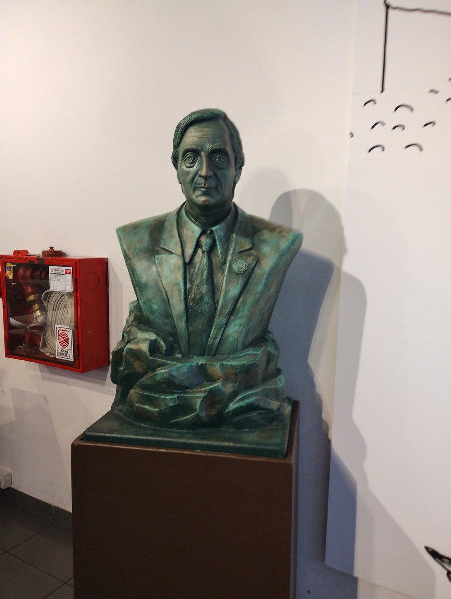 ElPayanes's tweet photo. #Argentina 🇦🇷 || Homenaje al expresidente  #NestorKirchner en la sede del @PJCiudad #PJCapital #BuenosAires 
@marianorecalde 
#NestorVive https://t.co/hvpoZFsW81