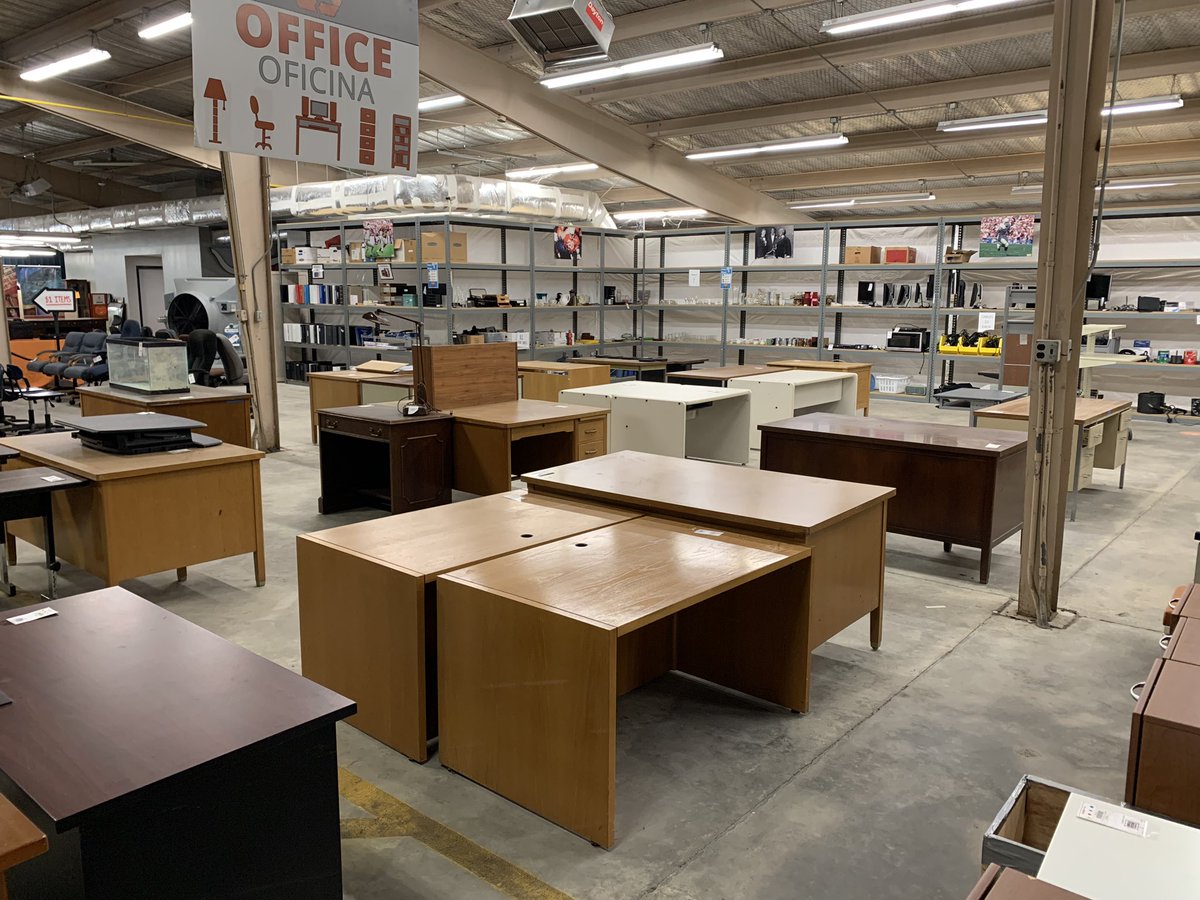 byBDavis's tweet photo. Did you know UT has a Surplus Store with cool Longhorn athletic clothes, books, office furniture, small electronics, artwork. Open 8-12 Saturdays, 3-7 Thursdays at Pickle. 3300 Read Granberry Trail. https://t.co/20hc7ptpMg
