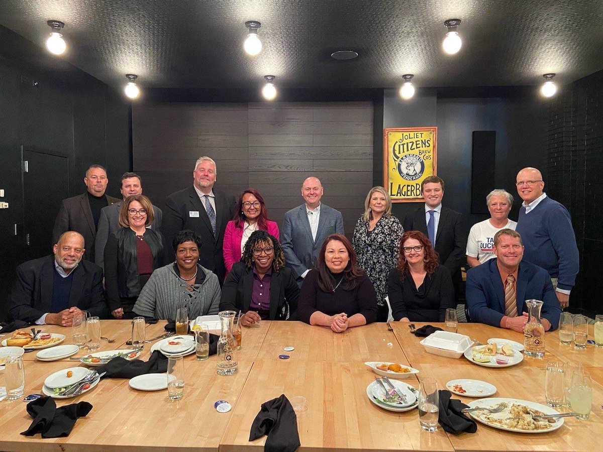 Nothing like eating good food and talking good policy with Will County Democrats! Only 11 days left, Illinois. Let's make them count.