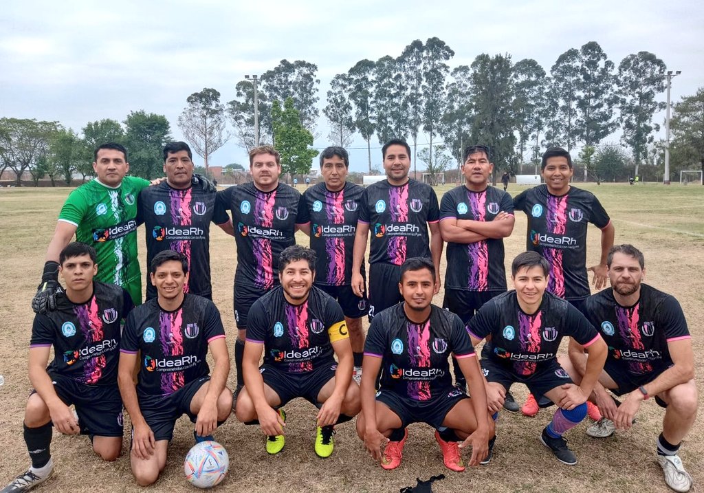 Estrenando las casacas... Tratando de retomar el rumbo. Vamos UNJu FC! 💪⚽