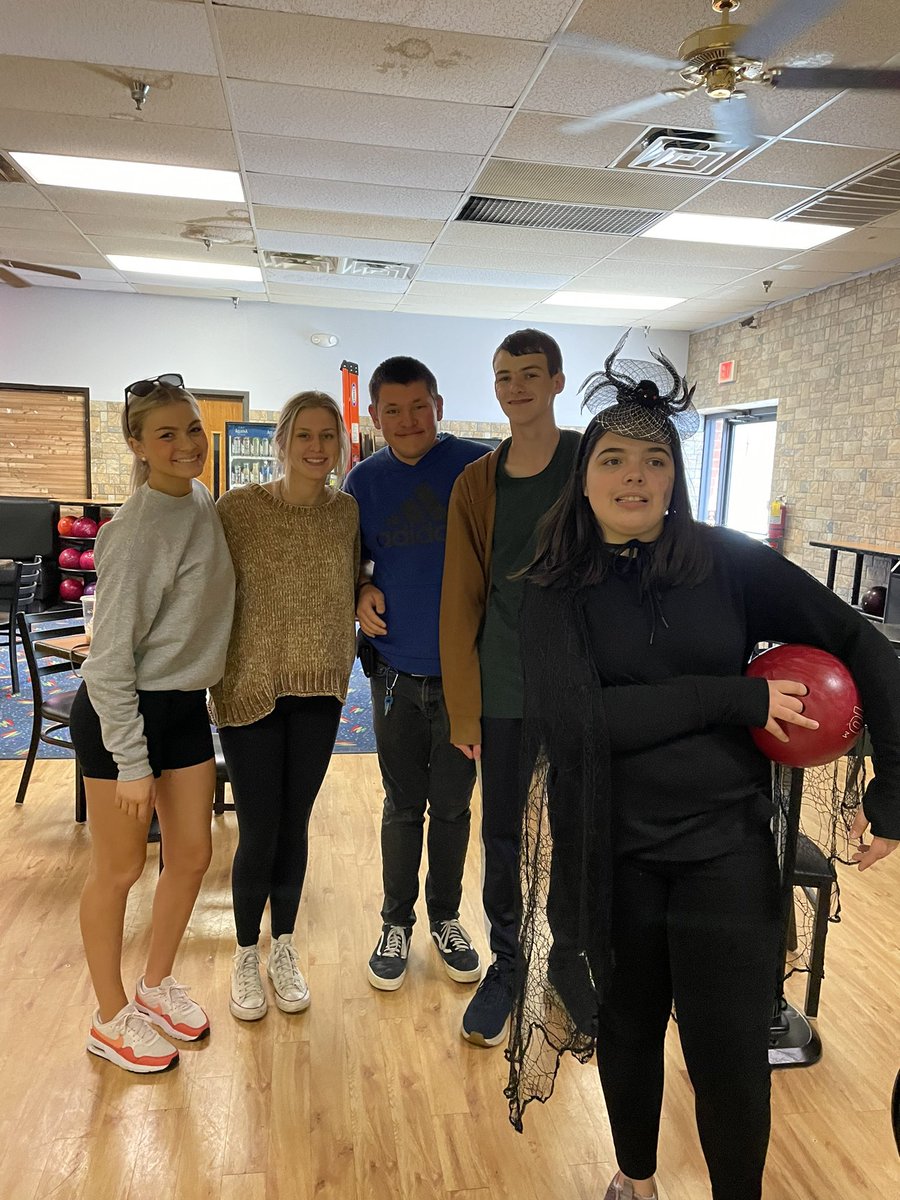 unifiedchamplhs's tweet image. Unified Champions Club + Life Skills Class + Bowling = Awesome Day!!!