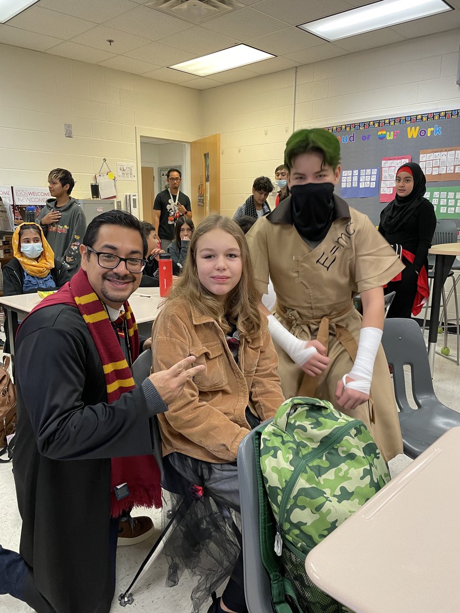 _MsDuenas's tweet photo. Our Ravens are amazing! Very creative and original costumes brought the fun today! Even a “burglar” broke into our room! 😁👏👏⁦@RBMS_Official⁩ https://t.co/mQlw23oYV0
