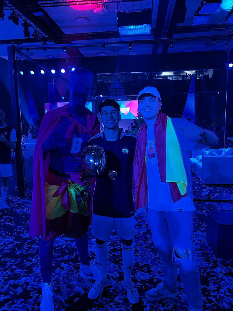 adrianperezzv's tweet image. Mira que lo avisamos y así pasó BROCHE DE ORO 🥇 GRACIAS 🎈