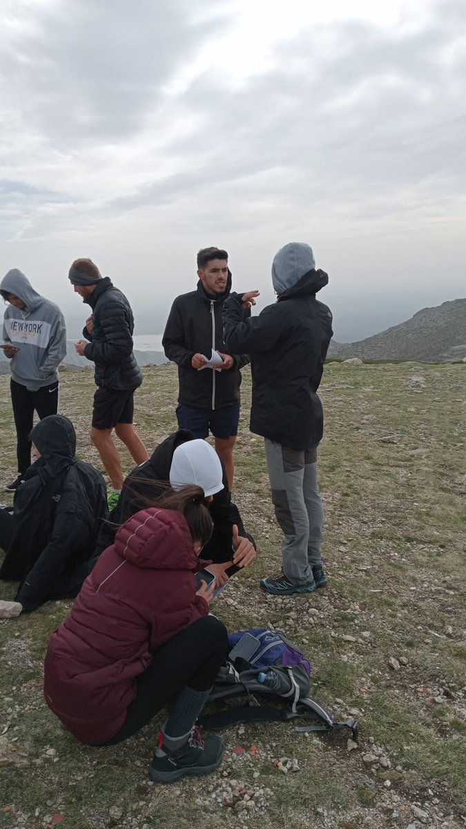 Los alumnos de Tercero realizan una salida a Bola del mundo para medir los efectos de la altitud en variables fisiológicas