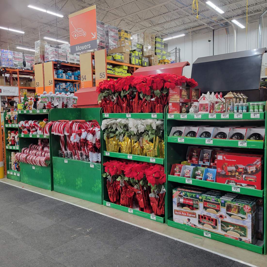 3807Met's tweet photo. Super grand opening Holiday entrance at #3807. Always proud of what MET has to offer! MET associate Annette did a terrific job. https://t.co/1lHjlbc9BS