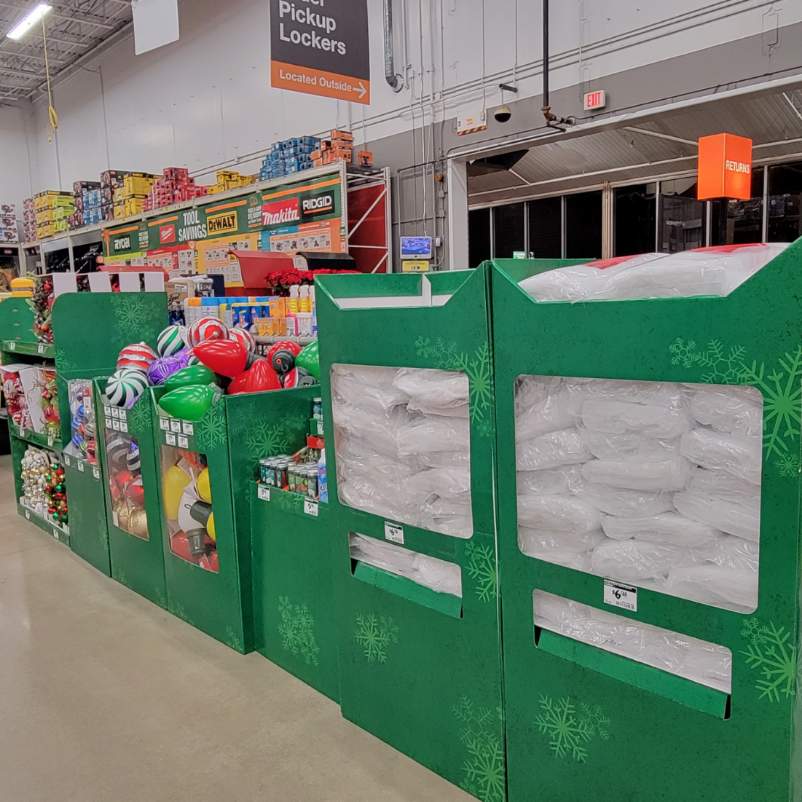 3807Met's tweet photo. Super grand opening Holiday entrance at #3807. Always proud of what MET has to offer! MET associate Annette did a terrific job. https://t.co/1lHjlbc9BS