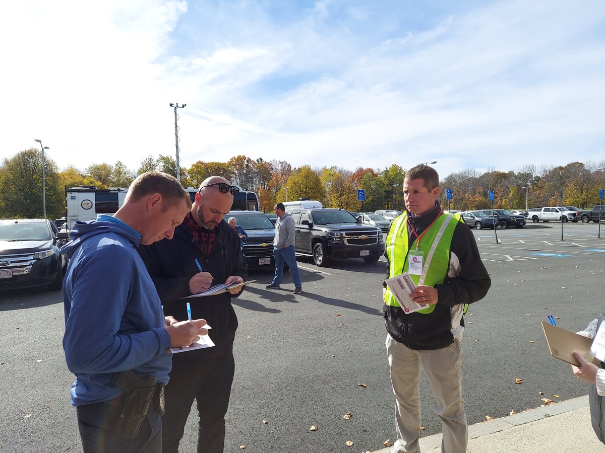 tomzuppa's tweet photo. Honored to have been part in a two-day training by the "i love you guys" Foundation, supported by @NEMLECInc. 120+ people educators and first responders drilled on best practices in reuniting students and parents following an incident, even one as small as a power outage. https://t.co/pAQF98zpRp