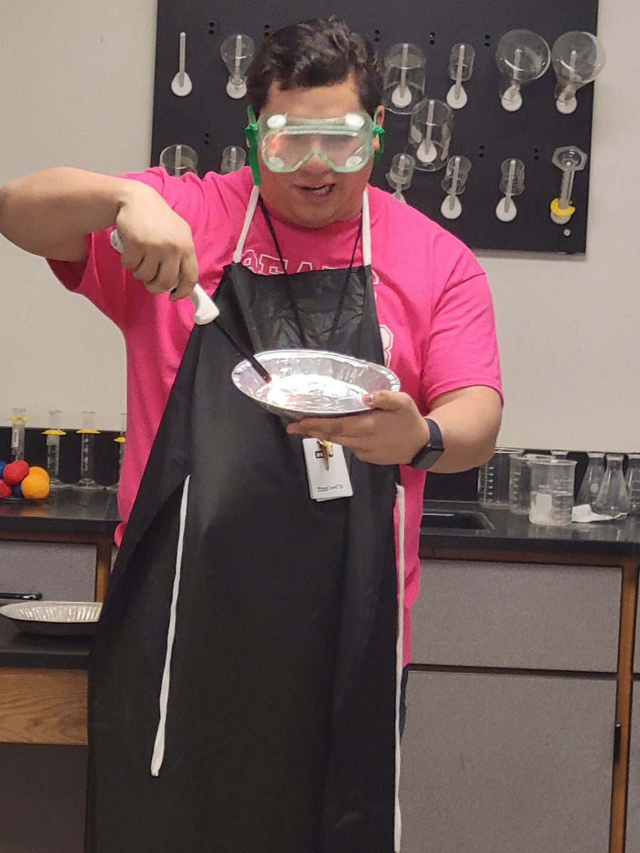 RSanchez_GISD's tweet image. Around the hall activity with 8th grade science. Concluding with a lab to end the lesson!
#BellToBellInstruction
@Webb_Bears 
#WebbTimeToShine
#TheGISDEffect