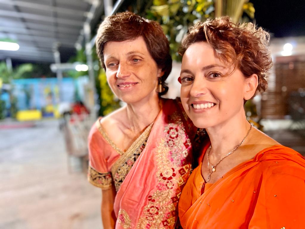 #EchappéesBelles <a href="/So_Jovillard/">Sophie Jovillard</a> et Sophie Massieu vous invitent à un voyage synonyme de partage et d’émerveillement, pour un nouvel épisode d'<a href="/EchappeesB/">Echappées Belles</a> à découvrir très bientôt sur @France5tv, à l'occasion de la semaine #CoeurOutreMer !

(📷 © <a href="/botravail/">Bo Travail</a>)