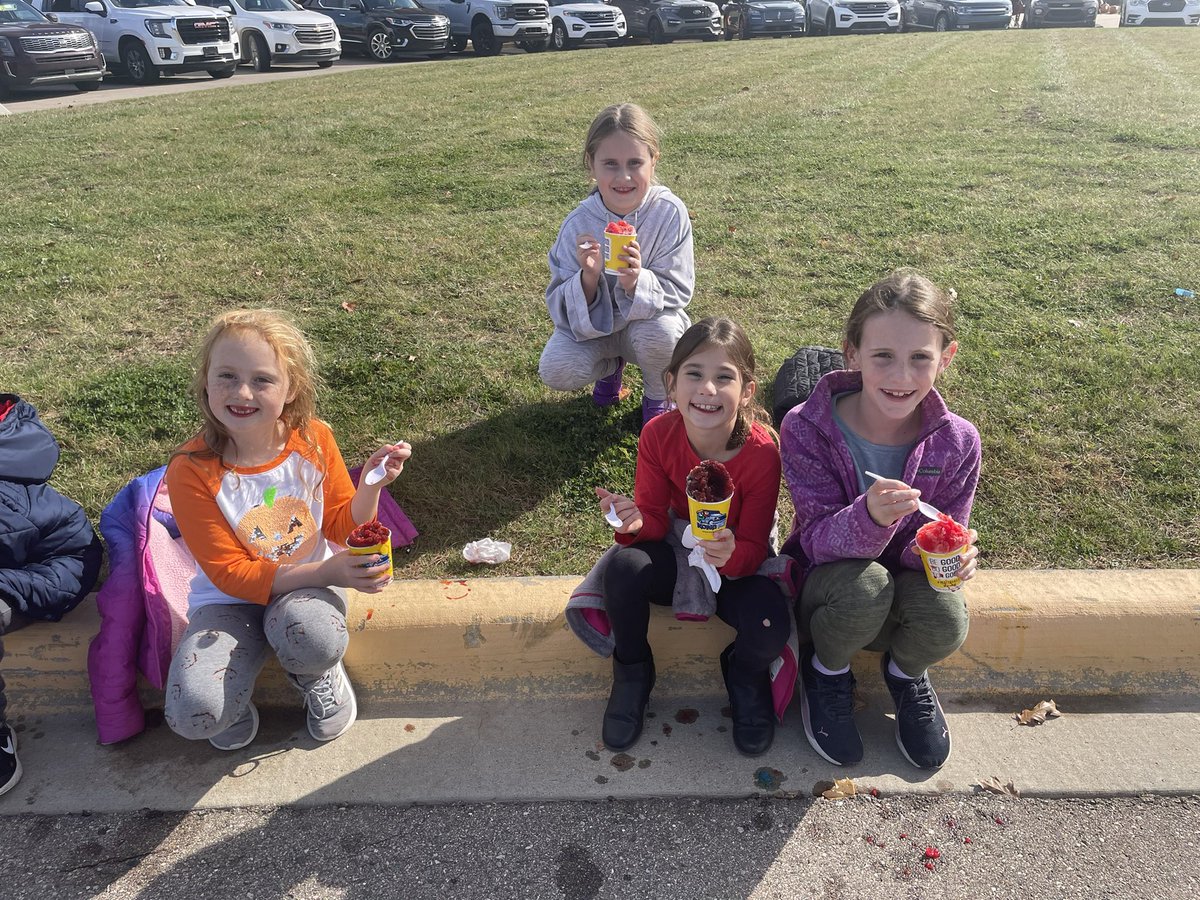 MrsStrain2's tweet photo. Kona Ice for meeting a Fun Run goal! https://t.co/J0tF8sWc5N
