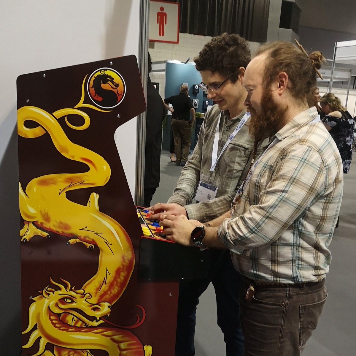 Director Chris Cathrine & Senior Ecologist Niall Currie enjoyed a few games of #MortalKombat at #ProcurexScotland! Procurement events can be great fun! #ecology #Scotland #videogames #arcadegames #retrogames #FridayFeeling @CIEEMnet @FSB_Scotland @BiPSolutions @MortalKombat