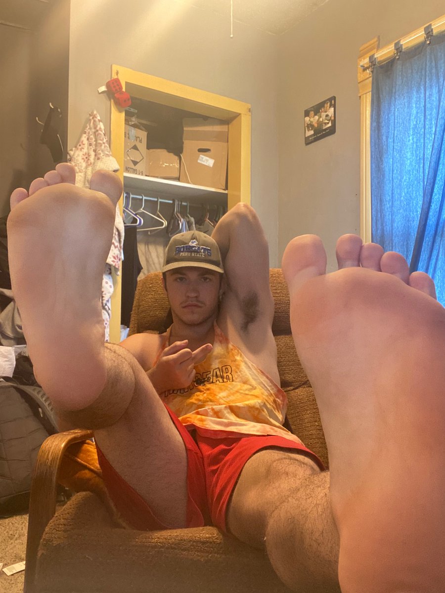 mastercash645's tweet photo. Doing custom videos all day, get in my dms now you pigs and worship. It is your place. Let these perfect soles control you. 

#feet #feetworshi̇p #oink4me #cashslave

@rt_feet @RT4Masters2 @rt4dom @RT2AUL @FOOTMASTERSRT https://t.co/LxyRLjyvPS