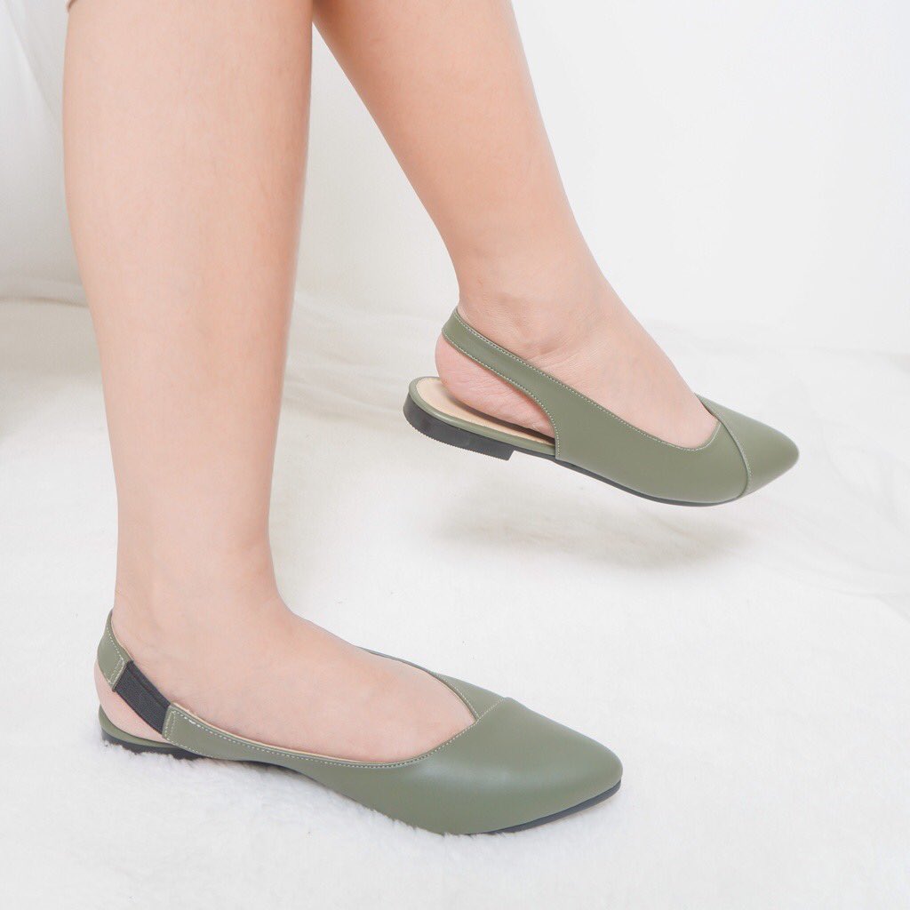 iwear_this's tweet photo. rekomendasi sendal flat tali under 100k🫶🏻 desainnya cantik dan stylish untuk ootd😍 nyaman di pakai modelnya timeless💗 🔗 https://t.co/vXn0Spf5Sa https://t.co/l1hIl4MabM