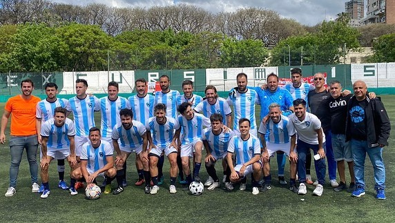 pauliterx's tweet photo. 📸 santi_marocchi ig "Amistoso internacional frente al seleccionado de artistas de Perú y victoria Gaucha! 🏆 🇦🇷 Un placer formar parte de este lindo grupo! Larga vida a #artfa 🇦🇷 Siempre al 💯⚽️💙 https://t.co/pncXEhXUBq" https://t.co/Y6YwbjiLqD