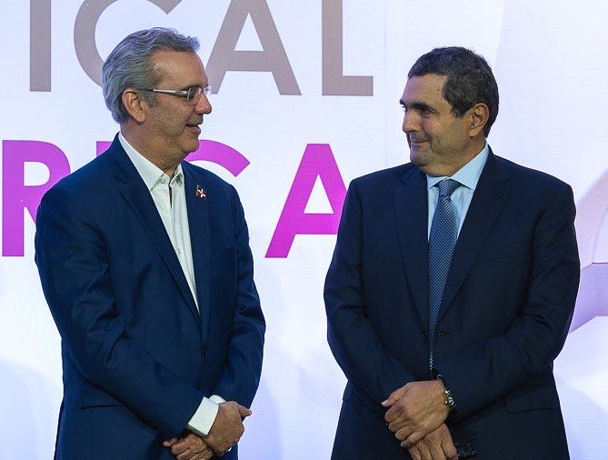 Gracias Presidente <a href="/luisabinader/">Luis Abinader</a> por acompañarnos en la inauguración del primer resonador abierto y vertical del Caribe: El Fonar!