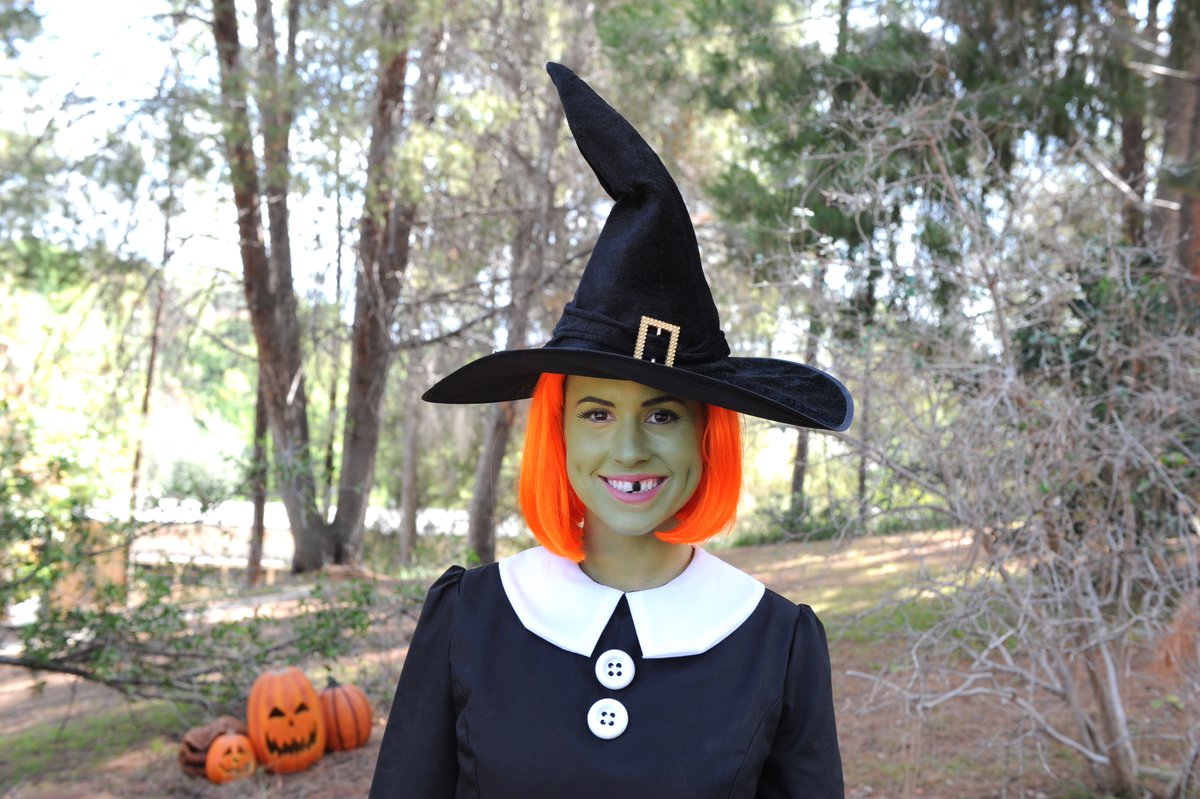 SweetstheWitch's tweet photo. Boo! 
Hi click on the link below and check out my music Sweets the Witch music video!
https://t.co/ofQSxraoW1 
Use coupon code SweetSwitch at check out for 50% off all items in store.
https://t.co/gGjfnxDnfk
#Sweetsthewitch #halloween 
#TrickOrTreat #SweetSwitch #ChildrensBook https://t.co/Ox8YAJ5weJ