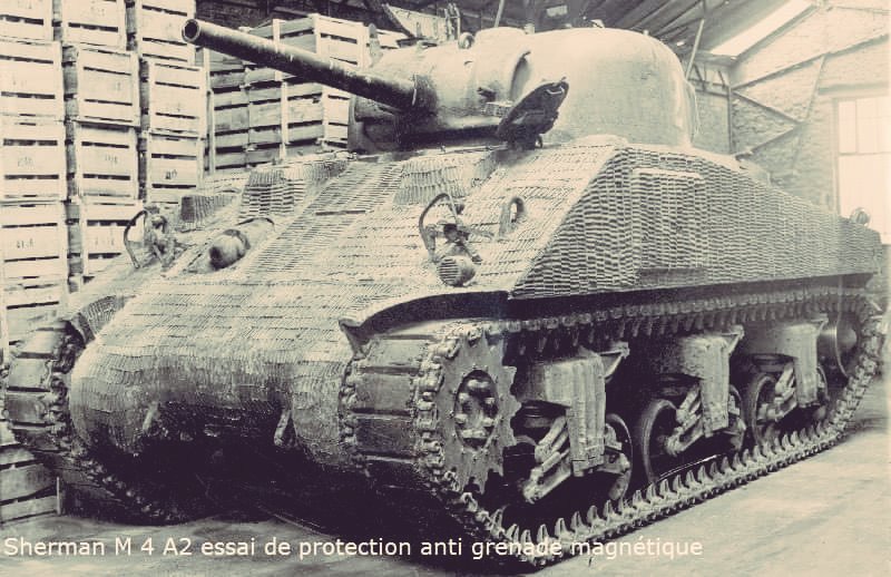 TRUFAULT's tweet photo. Fijaros en este #M4A2 🇫🇷. Es un recién llegado a la #Indochina francesa a finales de los 50.
Lo que llama la atención es que esta completamente repleto de una pasta anti-magnética parecida al #Zimeritt 🇩🇪, ¿no? 
¿Sabéis si se trata del mismo producto que usaban los alemanes? https://t.co/6q3v4Pp4lj