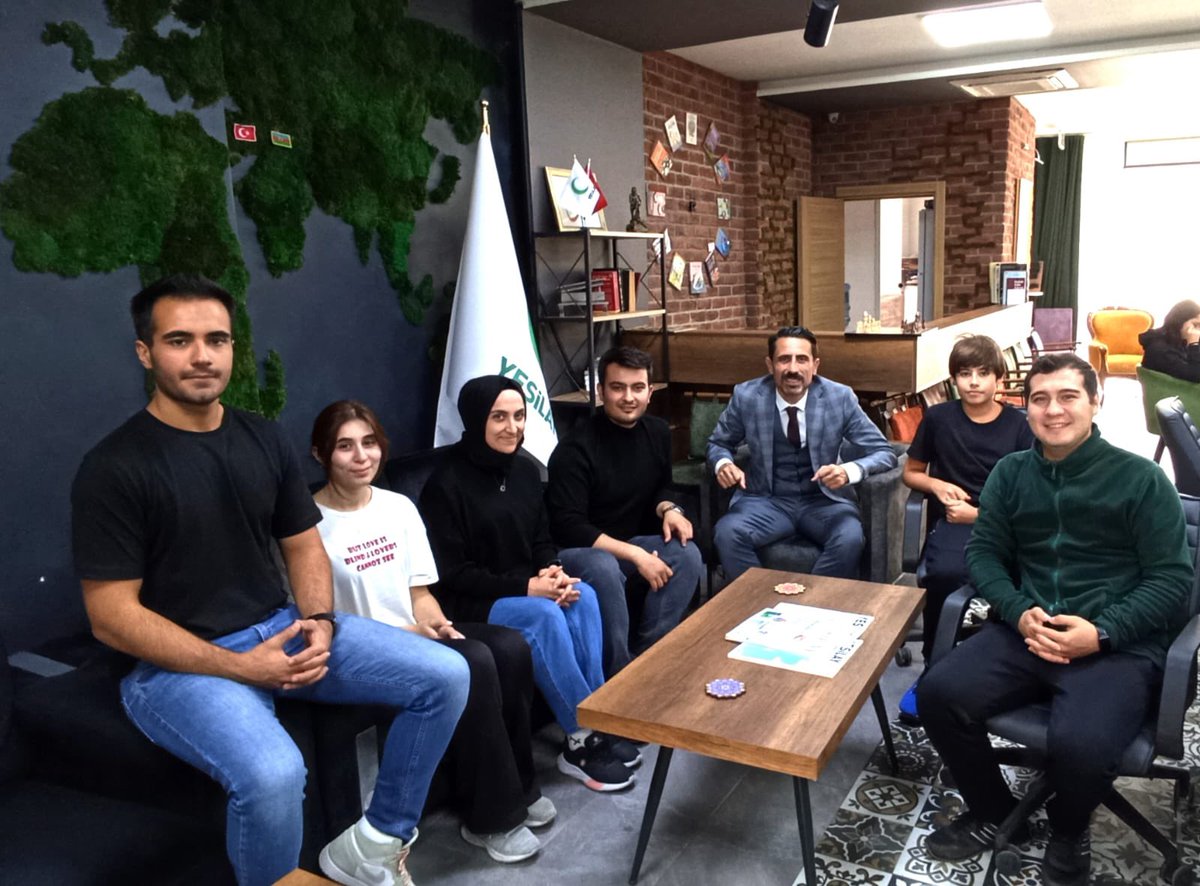 Genç Yeşilay Manisa Ailemizin Kurucu başkanı Ahmet Ertaş bizleri ziyarete geldi 
Birlikte eskiyi yad ettik. Yürüteceğimiz proje ve etkinliklerimiz hakkında görüşlerini aldık😇🙏
.
.
.
#yeşilay #gençyeşilay #manisayeşilay #tarzanıntorunları