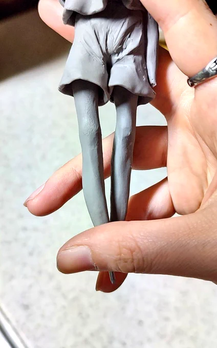 今人生で初めてフィギュア作ってるんですけど、この""脚"だけ見てください俺の性癖が詰まっている…… 