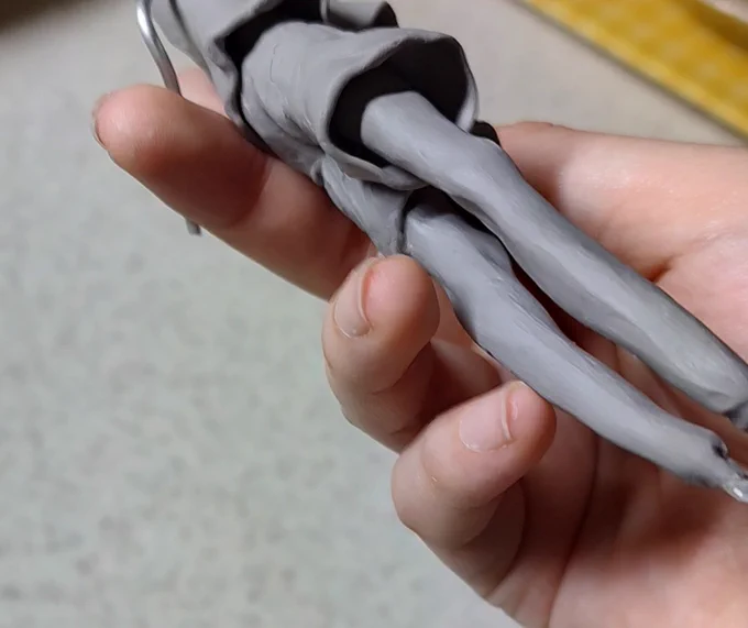 今人生で初めてフィギュア作ってるんですけど、この""脚"だけ見てください俺の性癖が詰まっている…… 